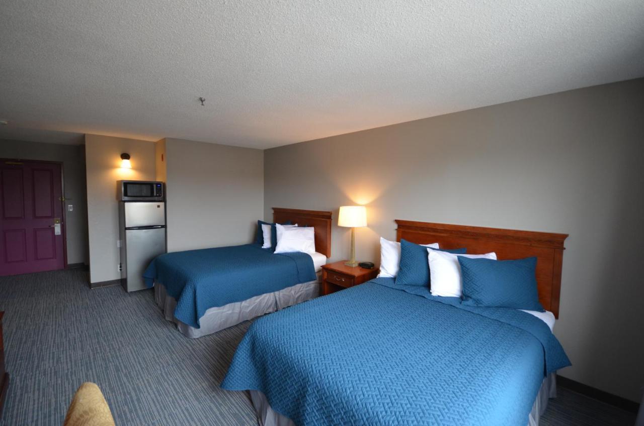 Townsquare Place 3*