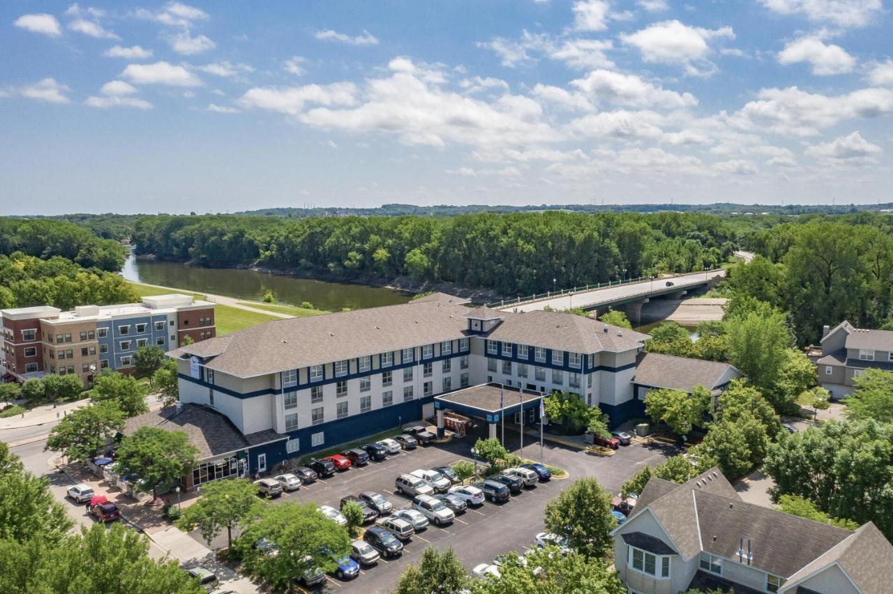 Hotel Townsquare Place 3*
