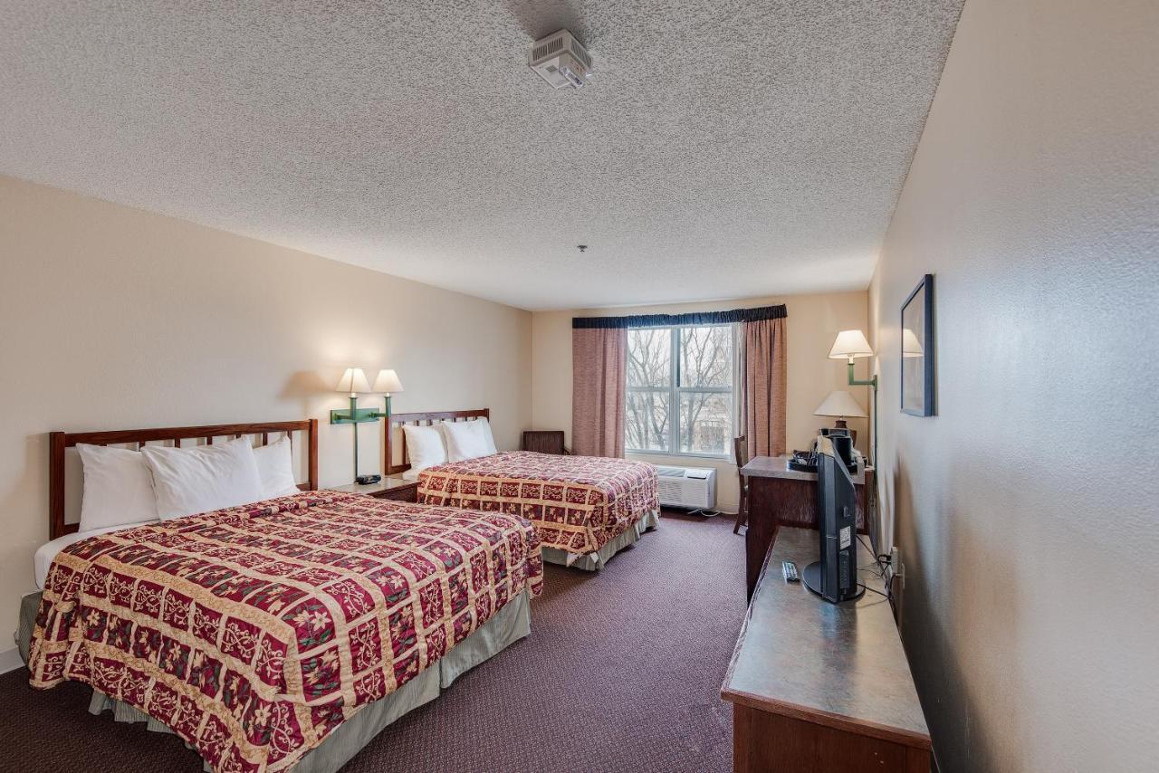 Townsquare Place Hotel