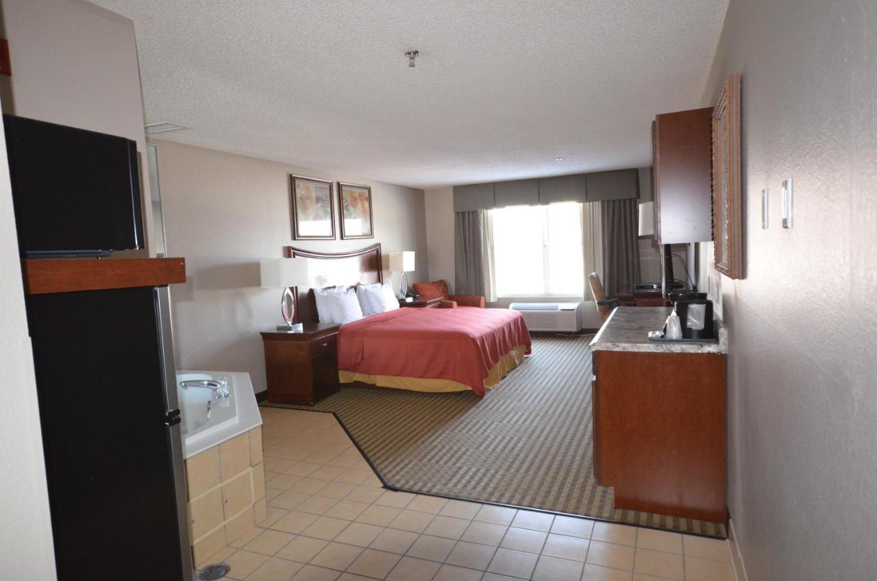 Townsquare Place 3*